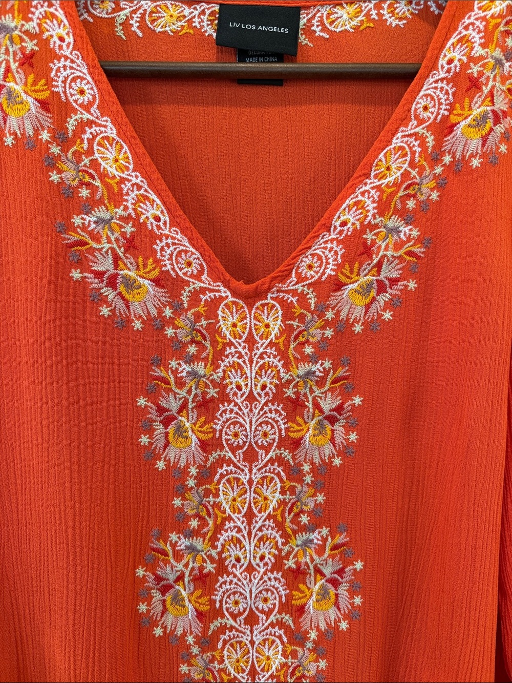 Liv Los Angeles Embroidered V-Neck Top NWOT - Picture 3 of 9